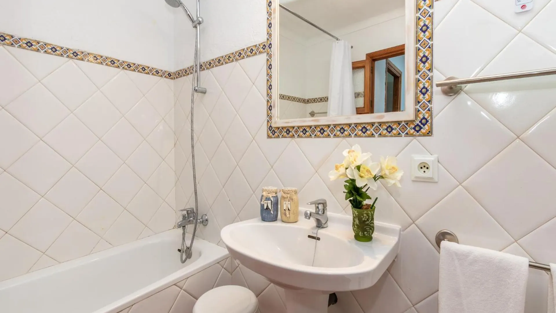 Amazing Villa In Pollensa With Patio Apartment